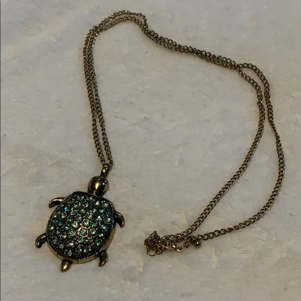 Turtle pendant necklace